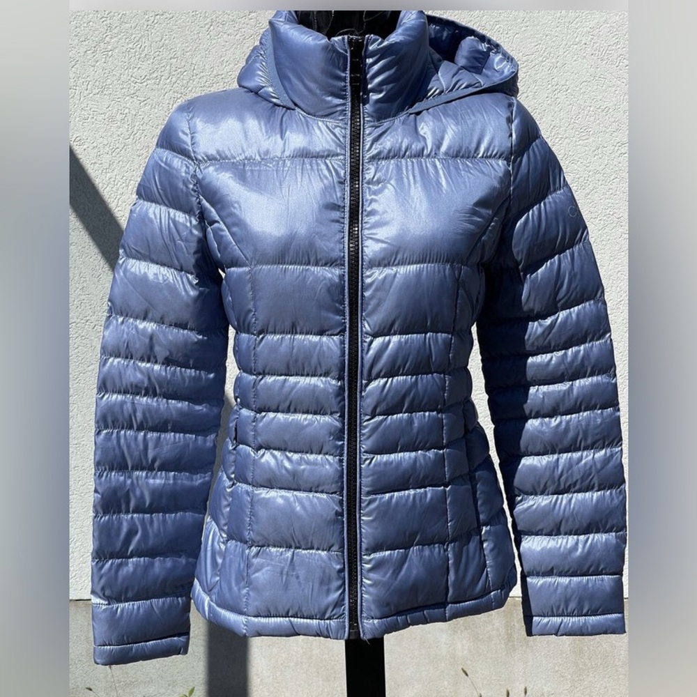 Calvin Klein packable premium down jacket 7 degree blue 
Size M
Good condition